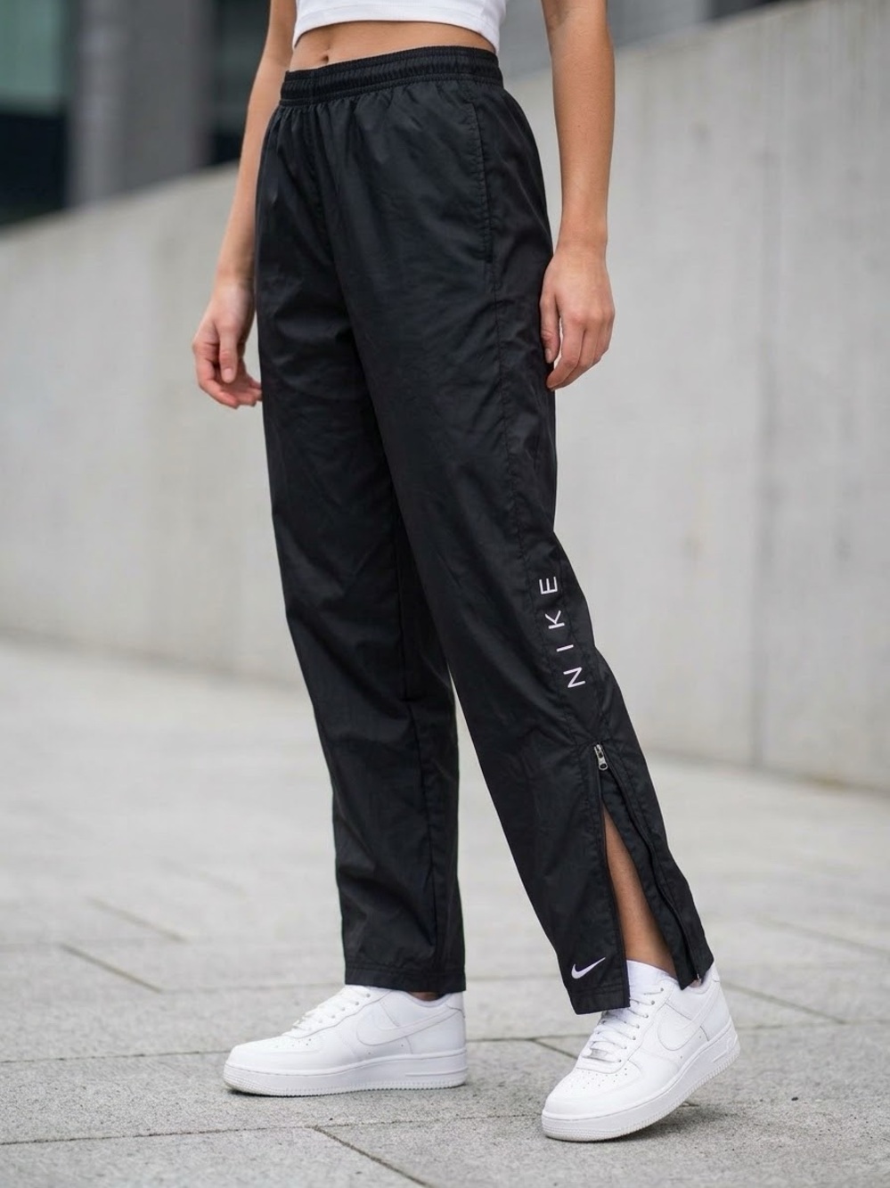 Nike Vintage Black Spell Out Zipper Bottom Windbreaker Track Pants Size Medium